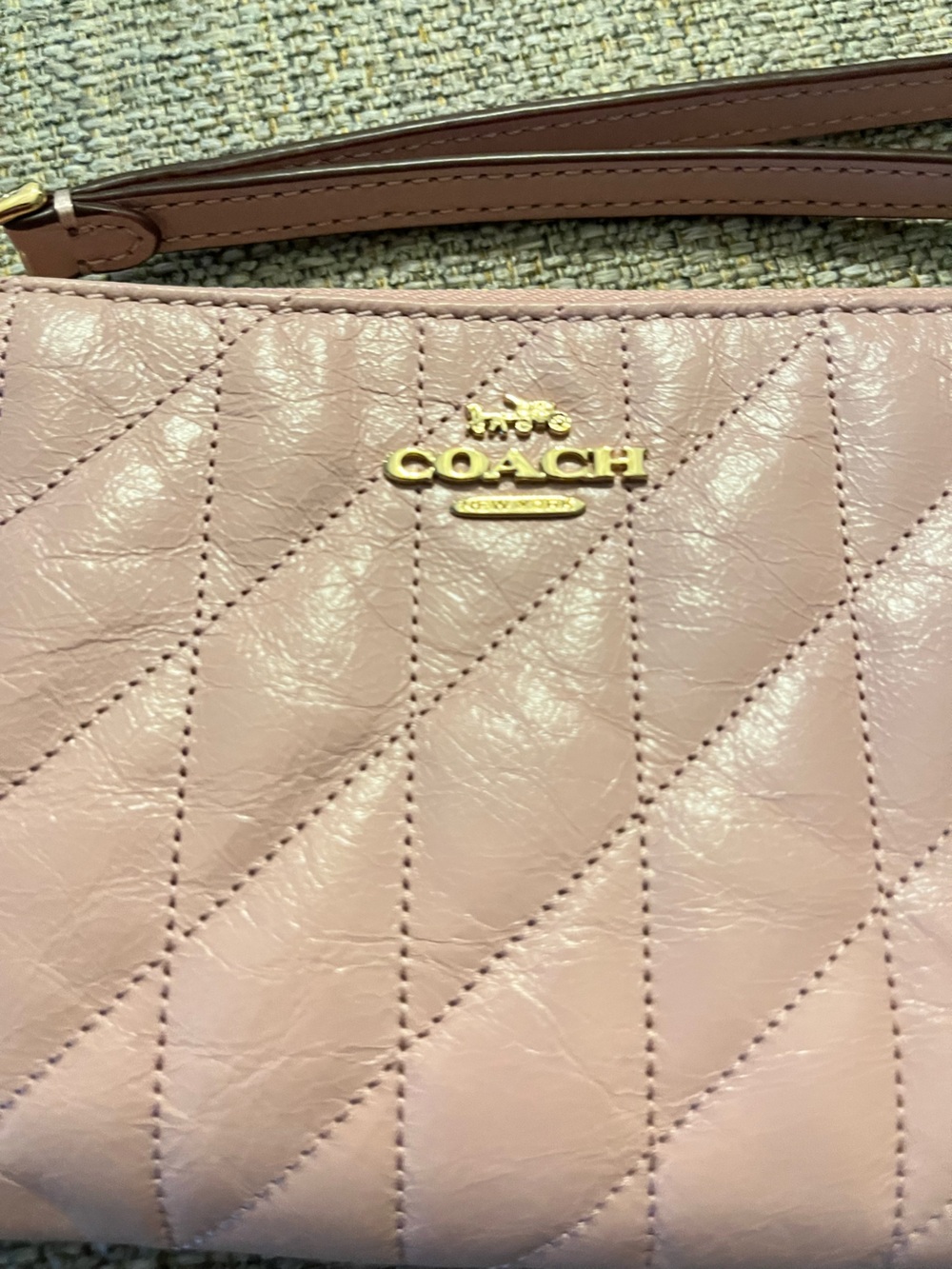 NWT Coach Pink Quilted Glazed Leather Wristlet Clutch with Gold Logo - Picture 5 of 9